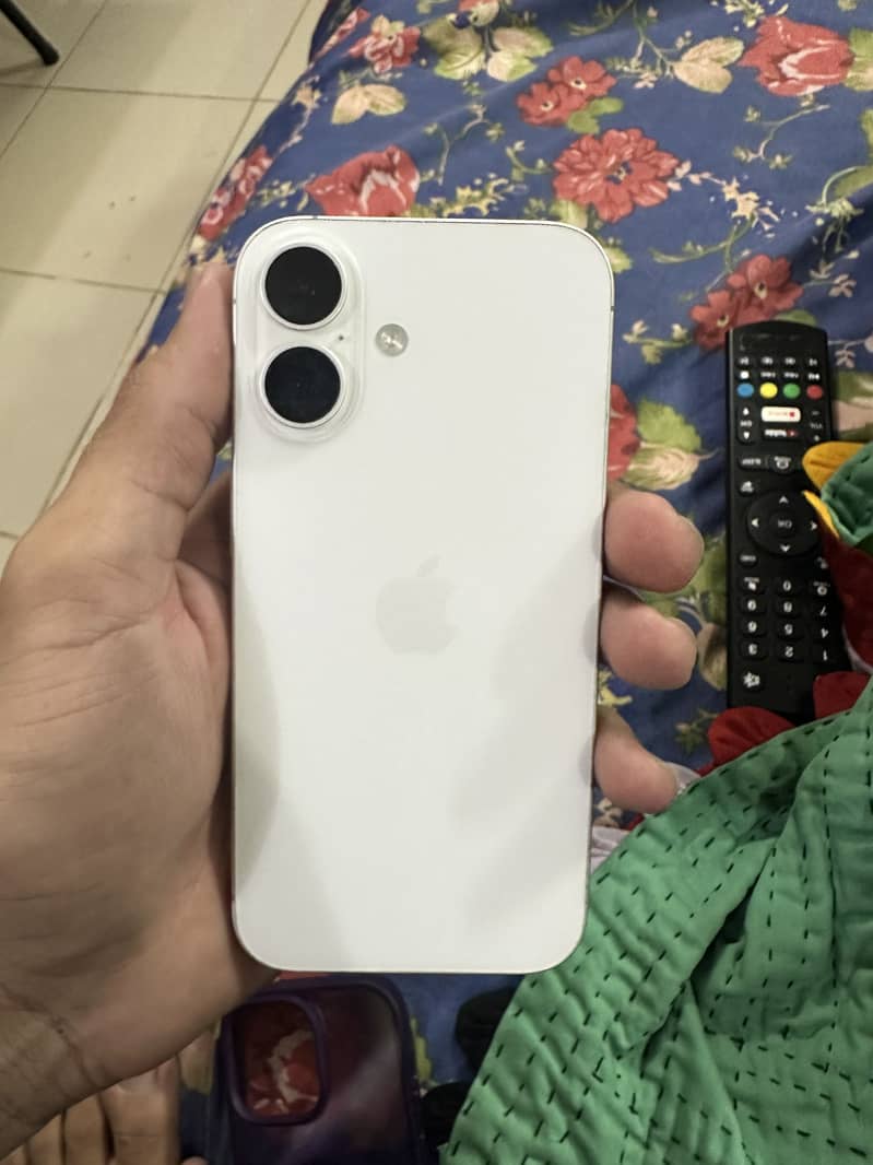 iPhone 16 3