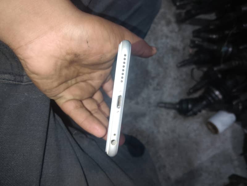 Apple iPhone 6 Plus 3