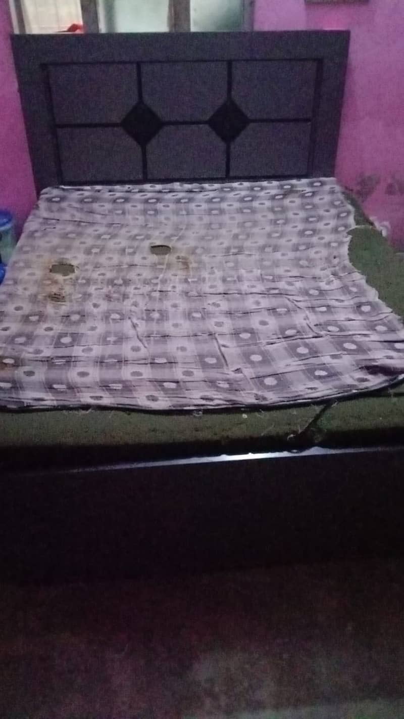 Bed with dressing table 0