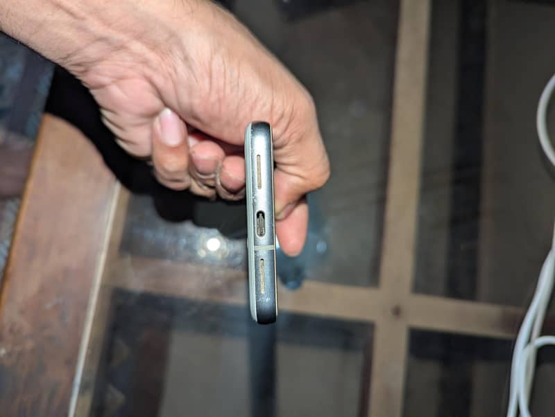 Google Pixel 8 4