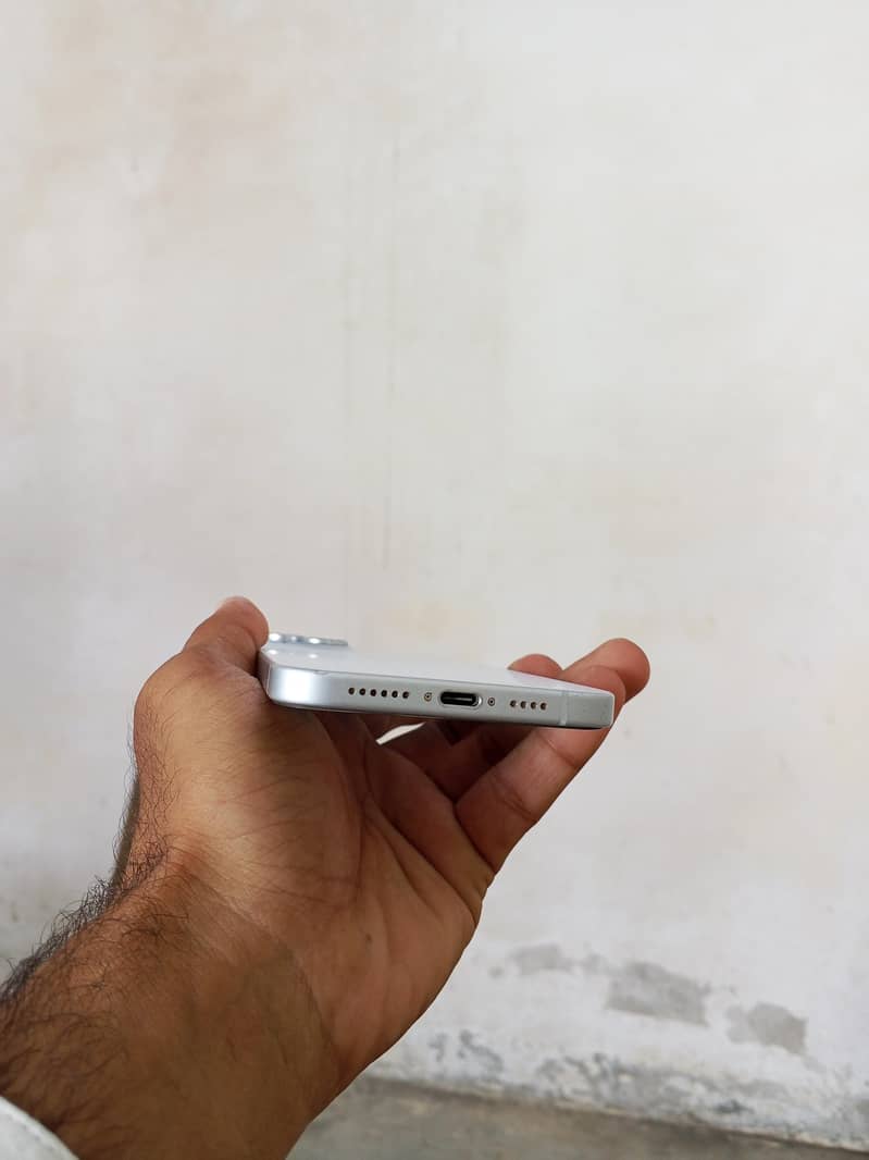 Apple iPhone 15 plus 4