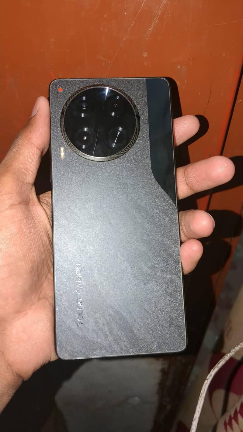Tecno CAMON 30 1