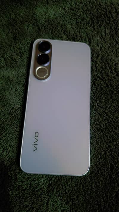 Vivo V70 FE 5G one day used