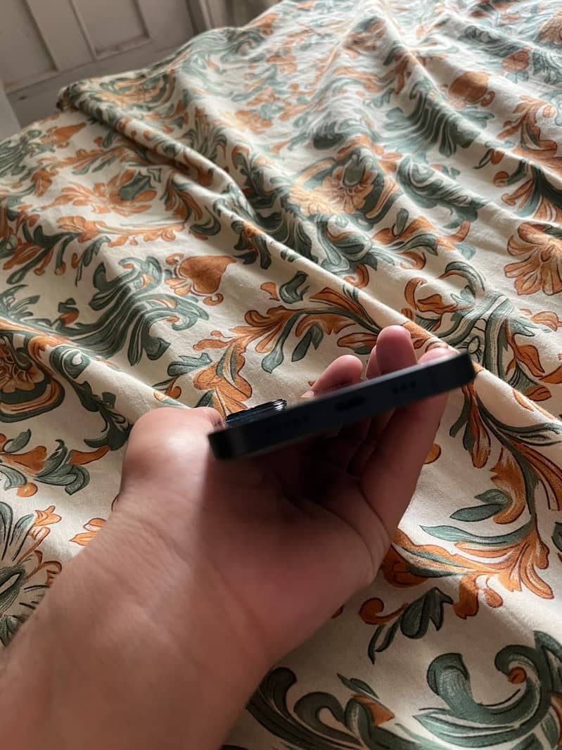 Apple iPhone 13 3