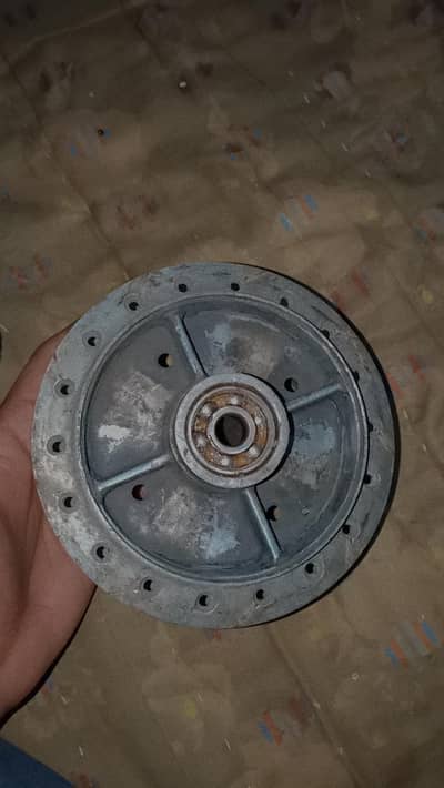 70 Genuine back tyre Hub