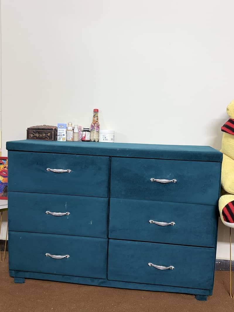 Bed with dressing table 3