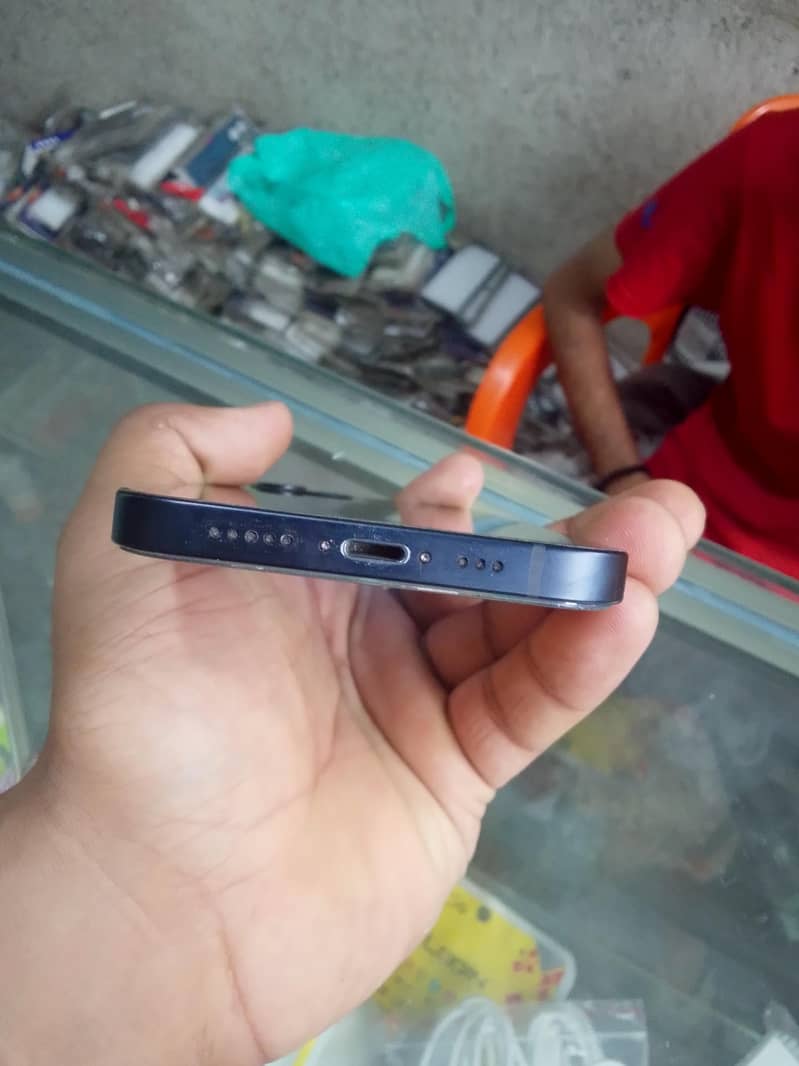 Apple iPhone 12 3