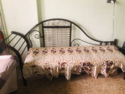 3 Seater Sethi / Day Bed for Sale – Excellent Condition!