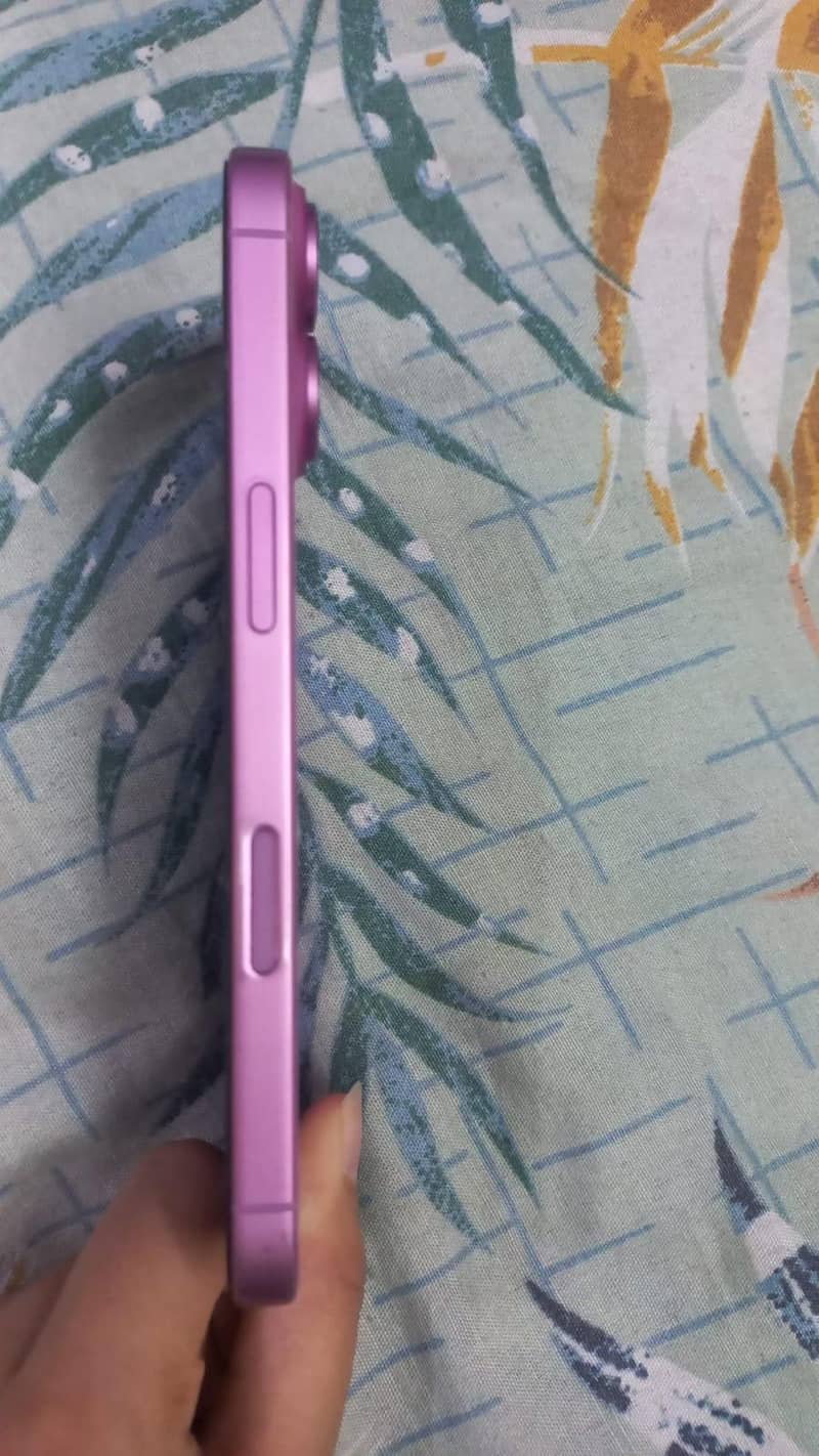 Apple iPhone 16 2