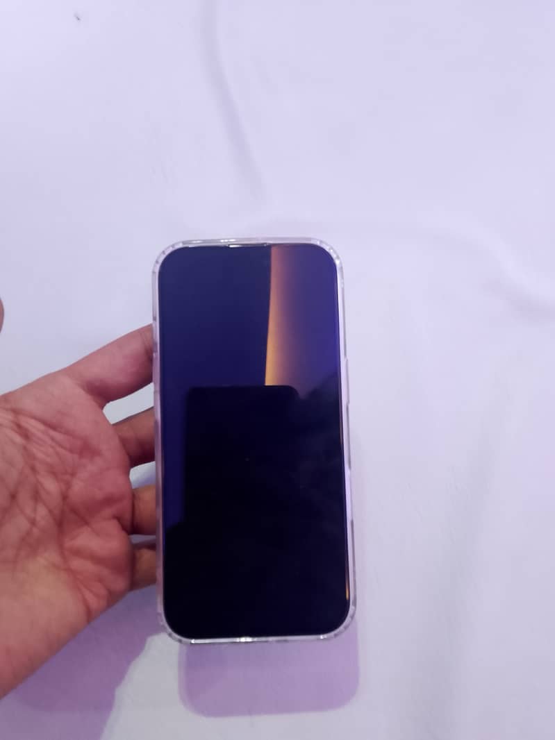 Apple iPhone 16 Pro 1