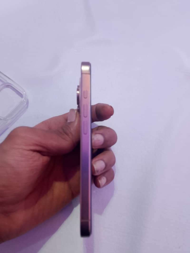 Apple iPhone 16 Pro 3