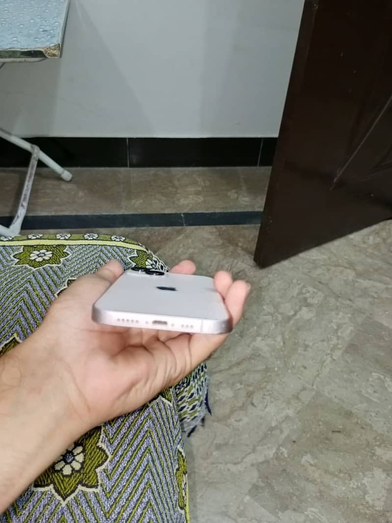 Iphone 13 4
