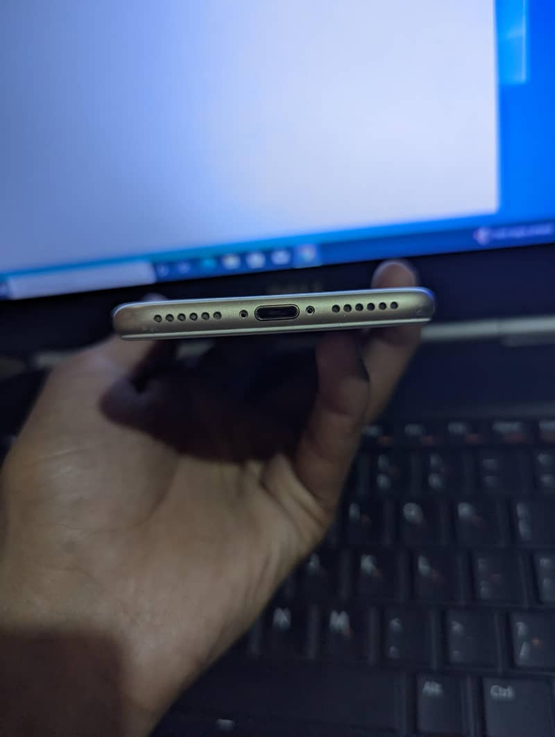 Apple iPhone 7 2
