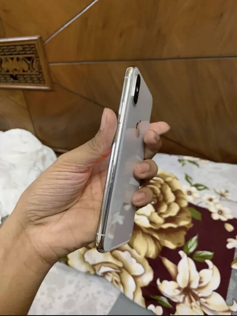 Apple iPhone X 3