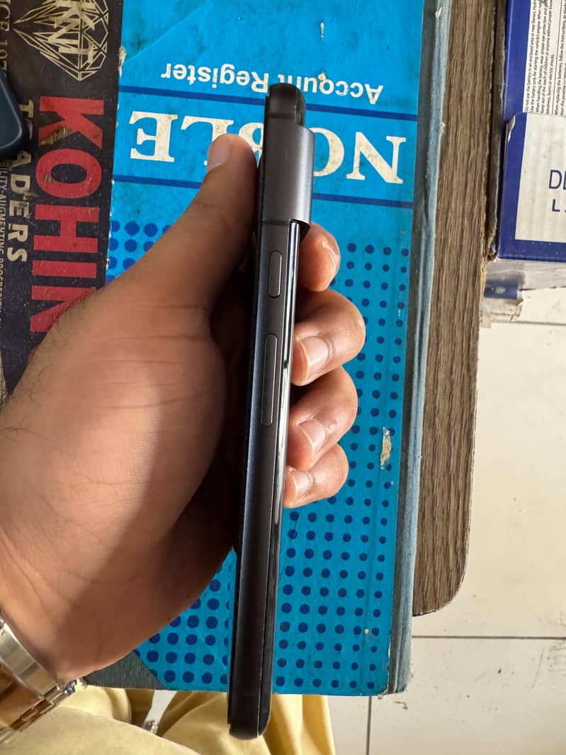 Google Pixel 8 5