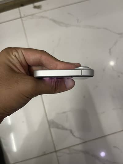 Apple iPhone 16