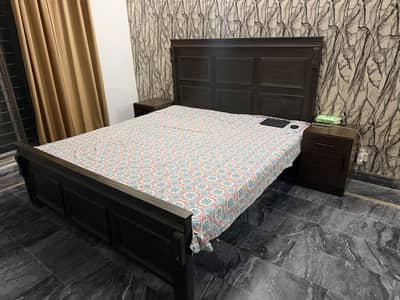 King bed with 2 side tables