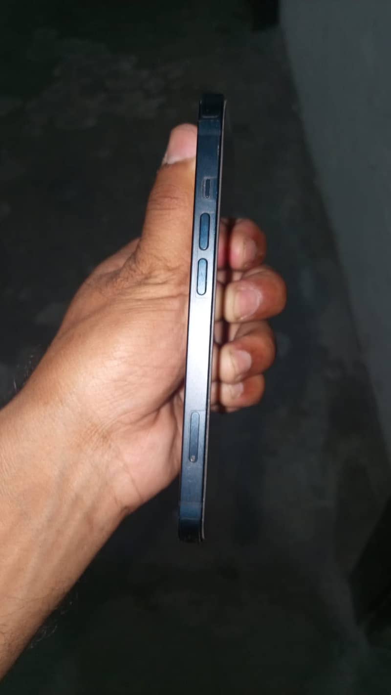Apple iPhone 13 2