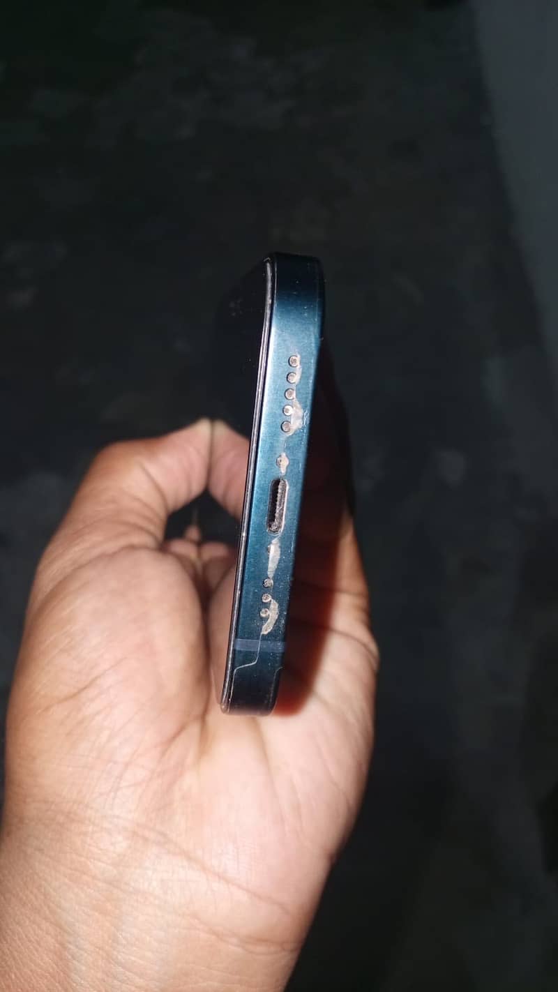 Apple iPhone 13 4