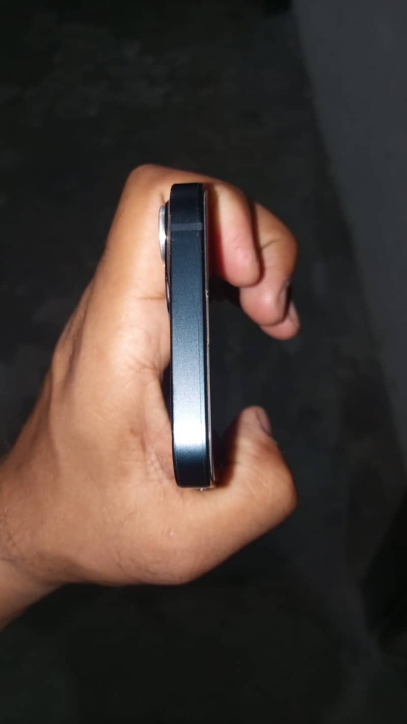 Apple iPhone 13 5