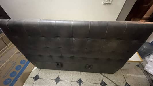 Wooden queen size bed leather poshish