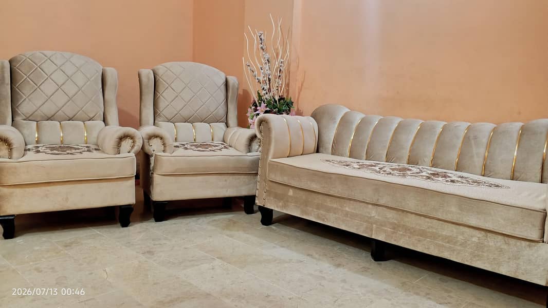 New Condition Sofa Set 1