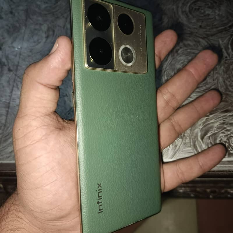Infinix Note 40 Pro 4