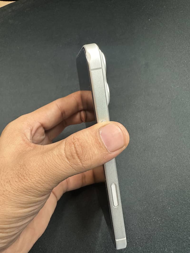 Apple iPhone 17 4
