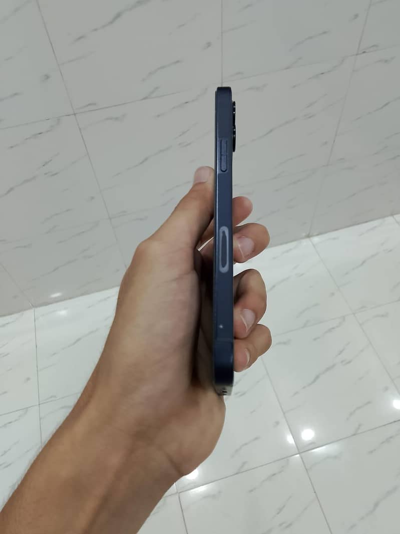 Apple iPhone 12 3