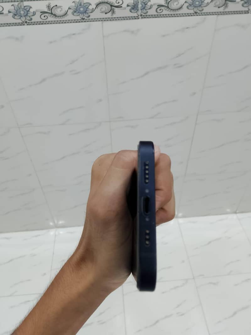 Apple iPhone 12 6