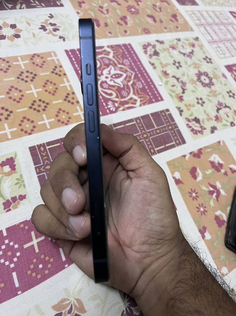 Apple iPhone 13 2