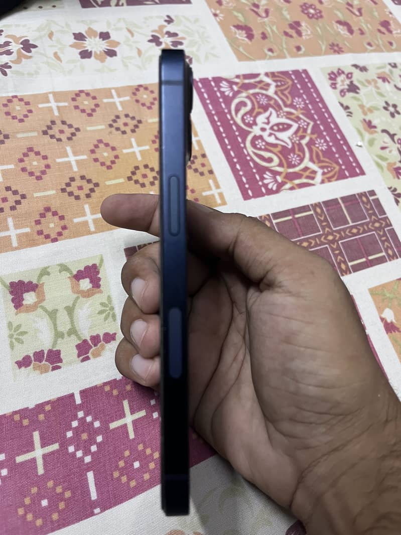 Apple iPhone 13 3
