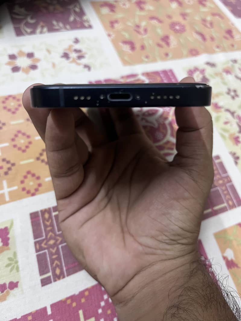 Apple iPhone 13 4