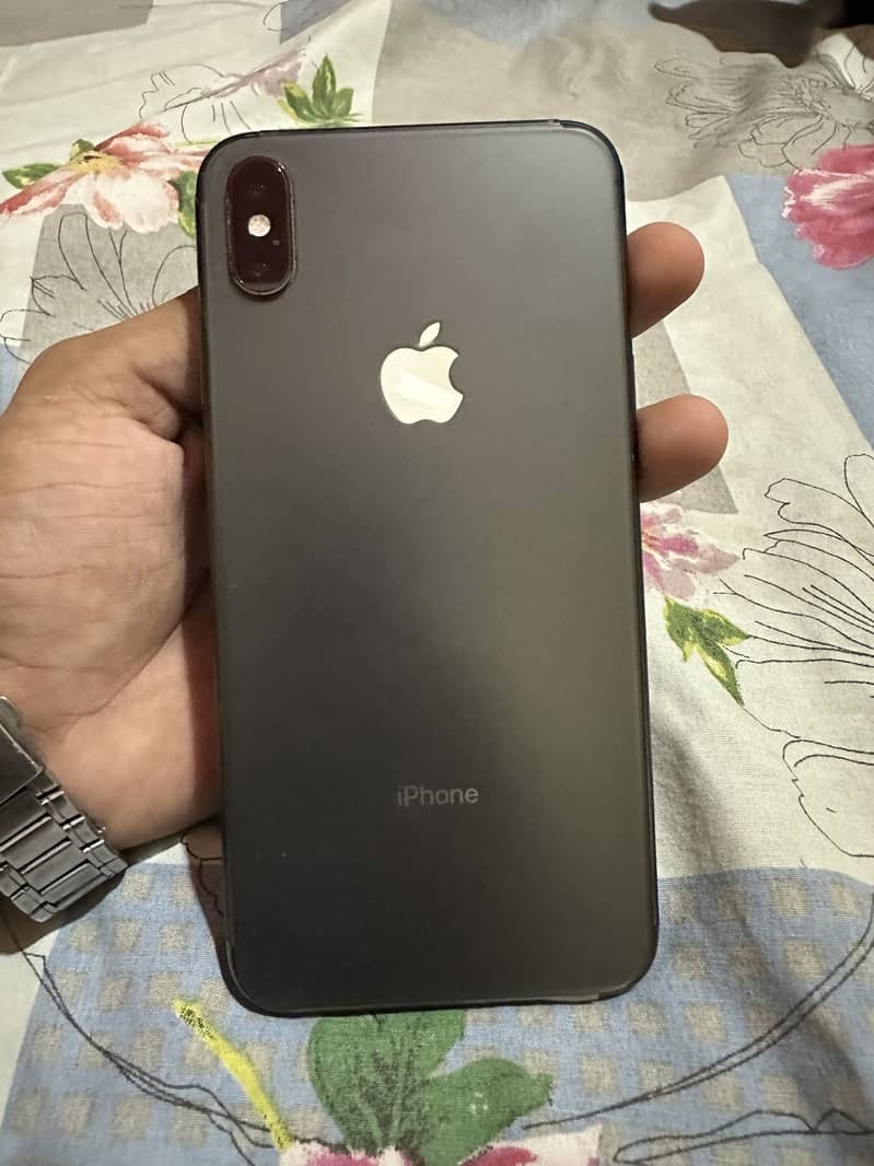 Apple iPhone XS Max 1