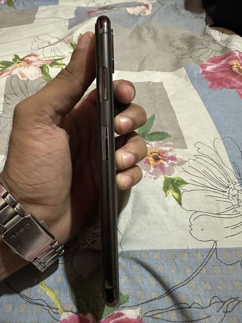 Apple iPhone XS Max 5