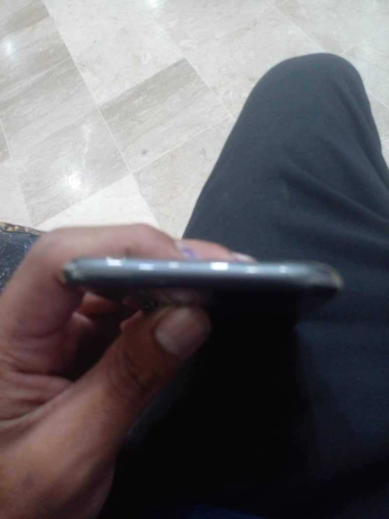 Apple iPhone 8 1