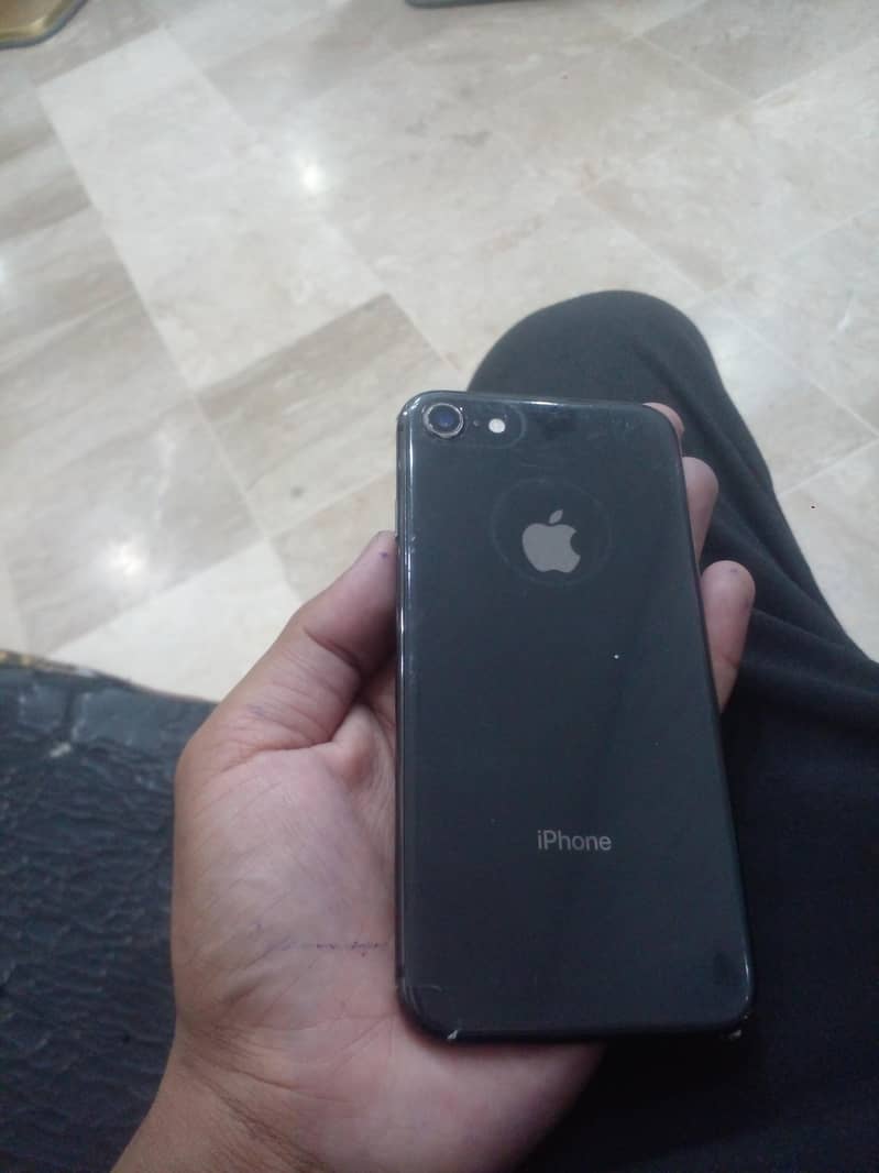 Apple iPhone 8 4