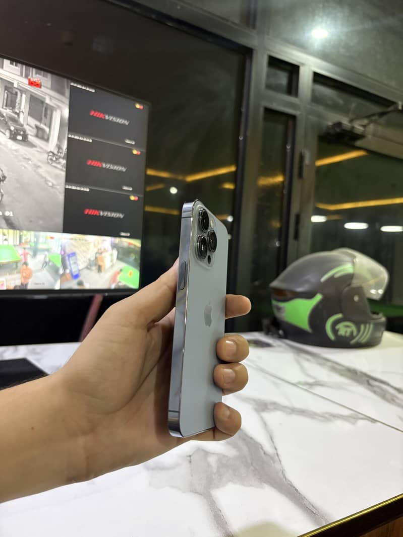 Apple iPhone 13 Pro 4