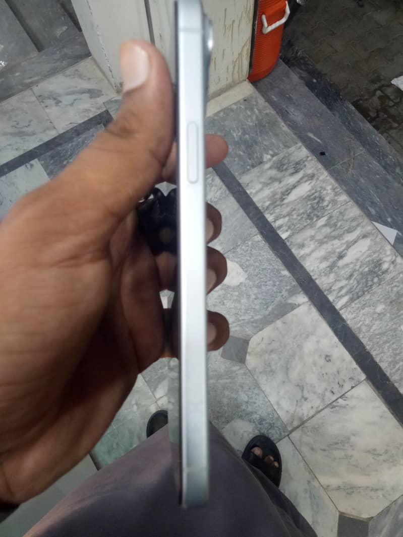 Apple iPhone 15 plus 3