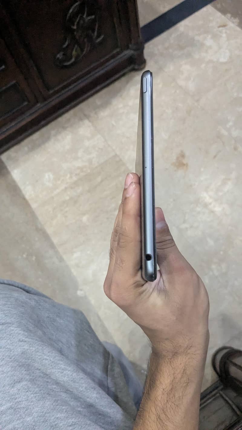 Ipad mini 5 with box a feast for pubg lovers 3