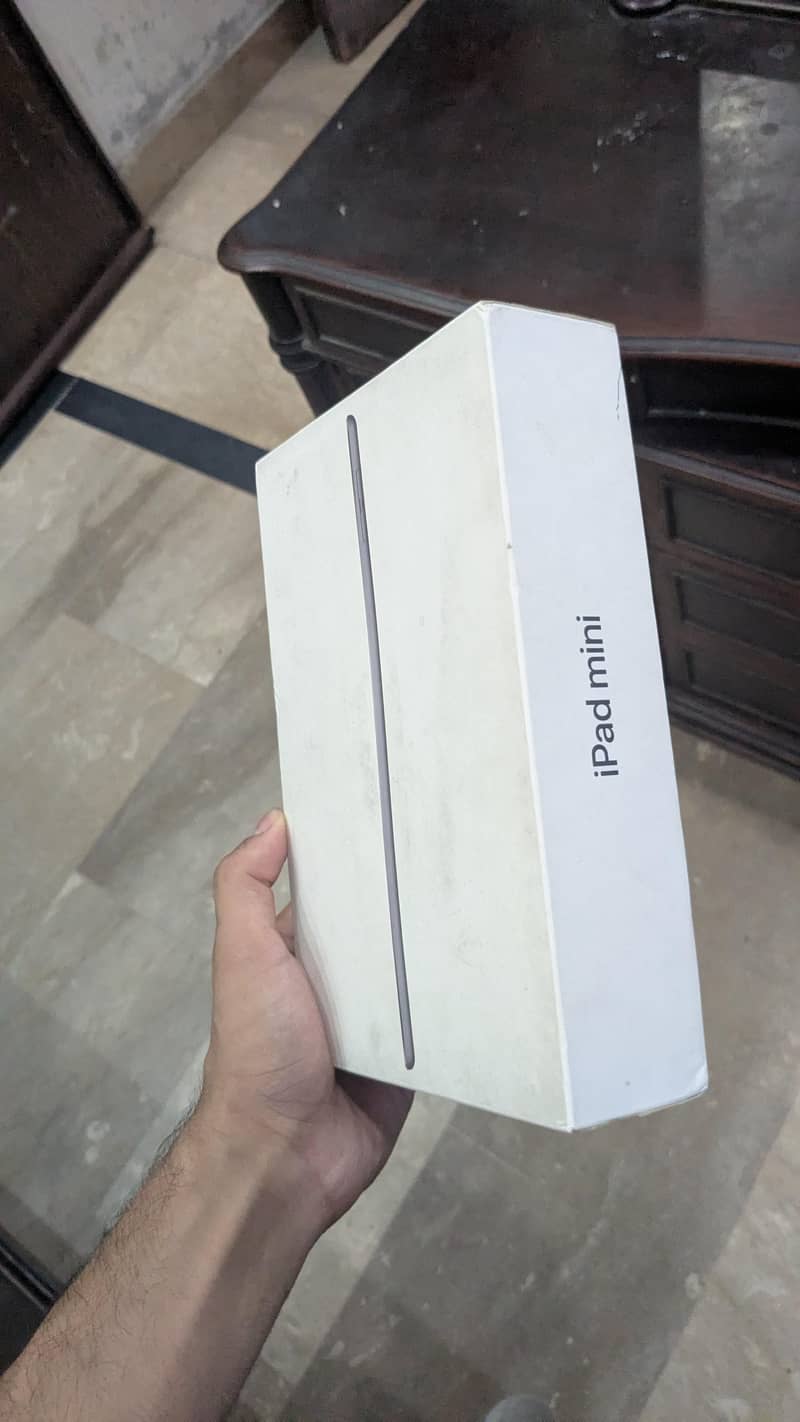 Ipad mini 5 with box a feast for pubg lovers 7