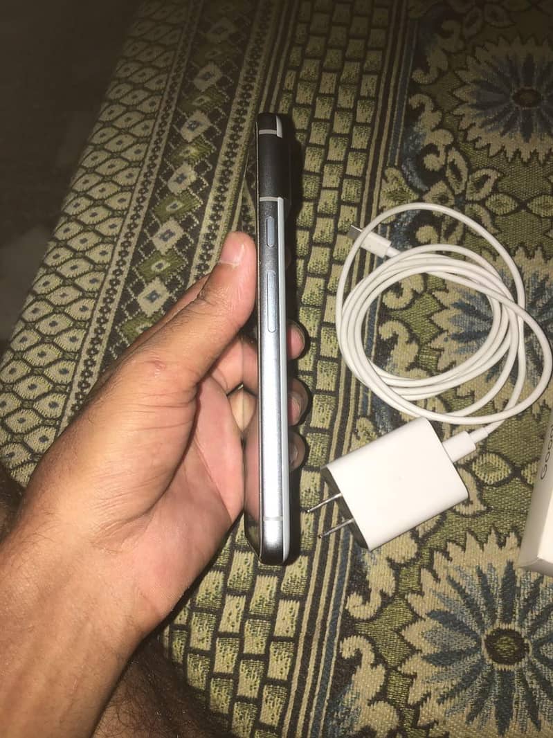 Google Pixel 8 4