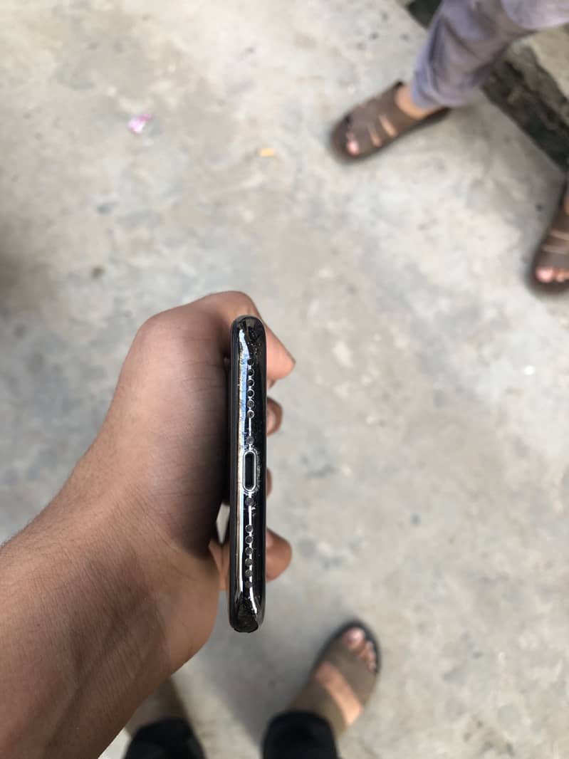 iPhone X ha 4