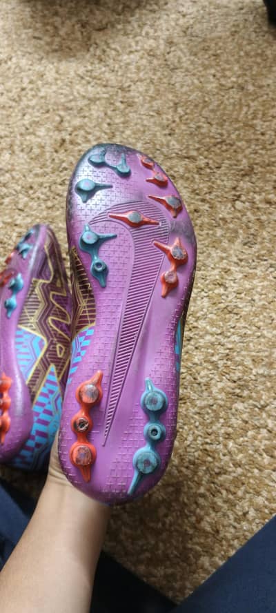 football shoes read description