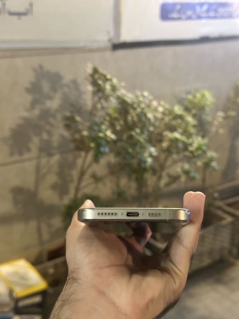 iPhone 15 PM 1