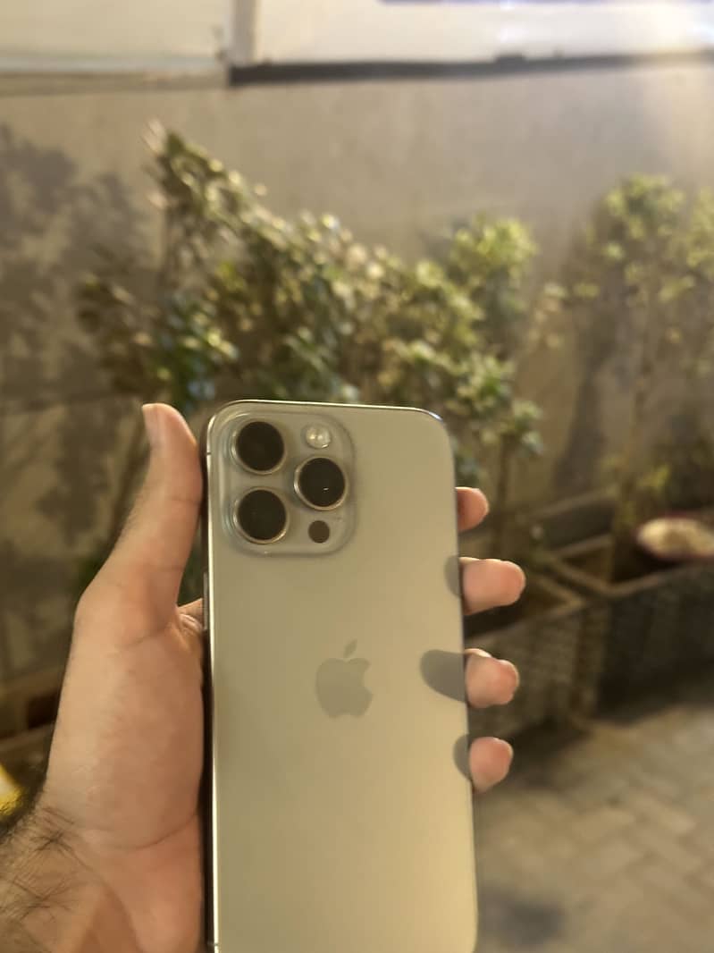 iPhone 15 PM 2