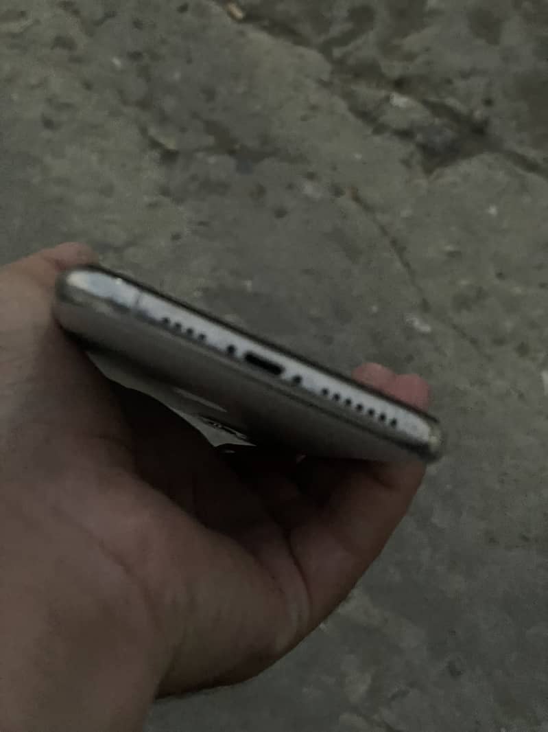 iPhone 11 Pro Max 4