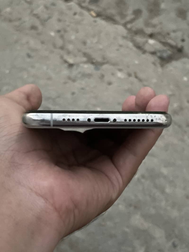 iPhone 11 Pro Max 5