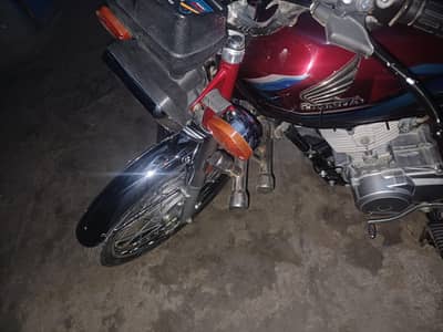 Honda 125 Red