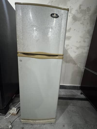 Want sale dawlance frige
